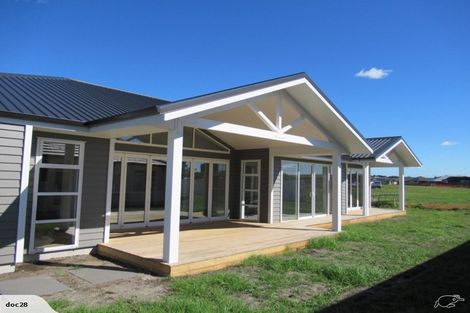 Photo of property in 8 Waitemata Drive, One Tree Point, 0118