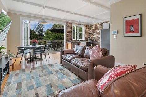 Photo of property in 83 Beach Haven Road, Beach Haven, Auckland, 0626