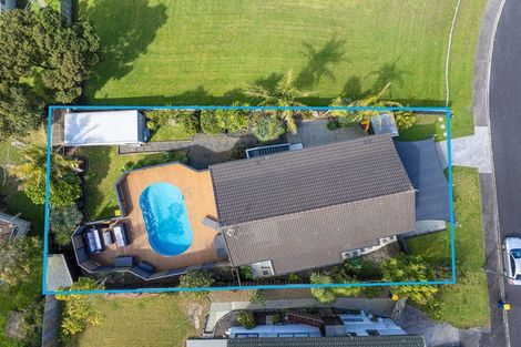 Photo of property in 15 Leiden Place, Totara Vale, Auckland, 0629