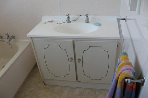 Photo of property in 10 Colenso Place, Otaki Beach, Otaki, 5512