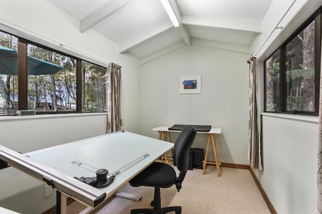 Photo of property in 25 Napuka Road, Henderson Valley, Auckland, 0612