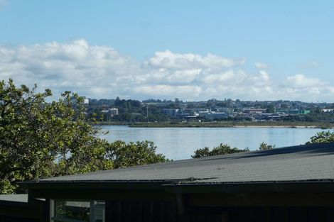 Photo of property in 15a Beresford Street, Bayswater, Auckland, 0622