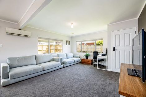 Photo of property in 2/59 Archibald Road, Kelston, Auckland, 0602