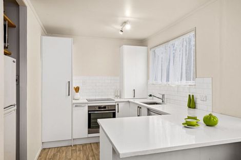 Photo of property in 26 Halloran Place, Massey, Auckland, 0614