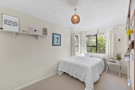 Photo of property in 9 Telephone Road, Birkenhead, Auckland, 0626