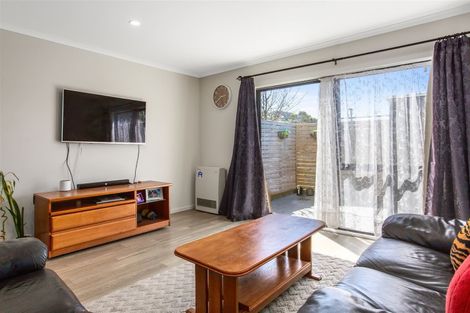 Photo of property in 19/9 Surrey Street, Tawa, Wellington, 5028