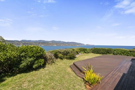 Photo of property in 15 Bury Grove, Strathmore Park, Wellington, 6022