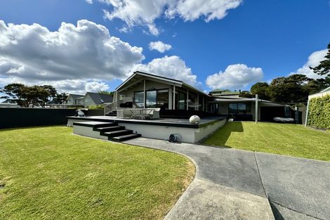 Photo of property in 62 The Terrace, Herald Island, Auckland, 0618