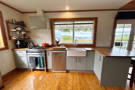 Photo of property in 33 Cornwall Road, Lyttelton, 8082