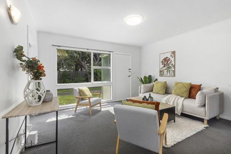 Photo of property in 2/102 Endeavour Street, Lyall Bay, Wellington, 6022