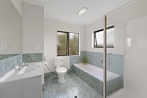 Photo of property in 84 Naylors Drive, Mangere, Auckland, 2022