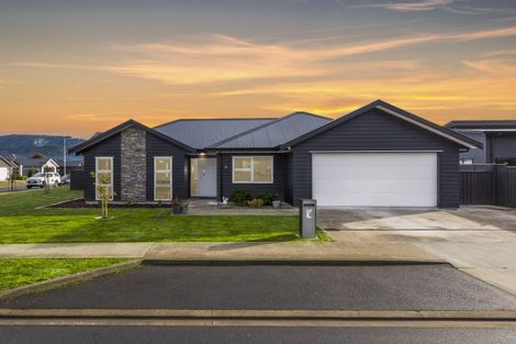 Photo of property in 12 Salisbury Crescent, Wallaceville, Upper Hutt, 5018