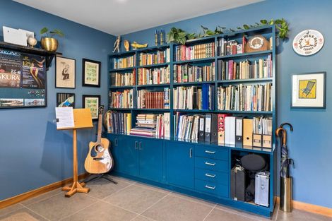 Photo of property in 2 Emerald Lane, Cashmere, Christchurch, 8022