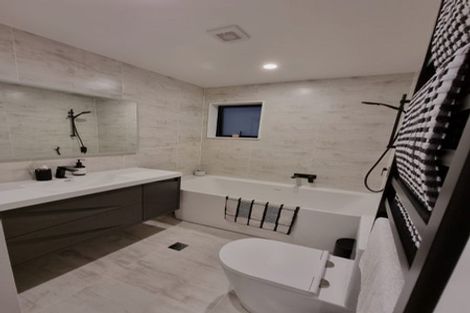 Photo of property in 37 Santa Monica Place, Goodwood Heights, Auckland, 2105