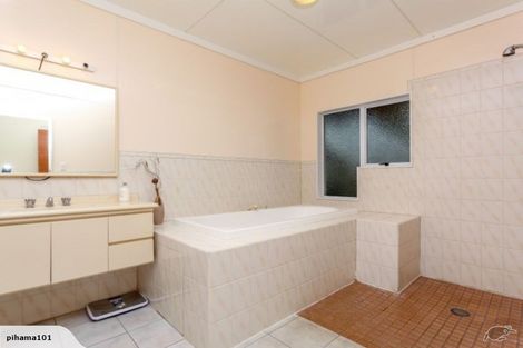 Photo of property in 22 Mcfarlane Street, Oakura, 4314