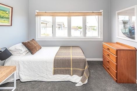 Photo of property in 32 Aotea Street, Castlecliff, Whanganui, 4501