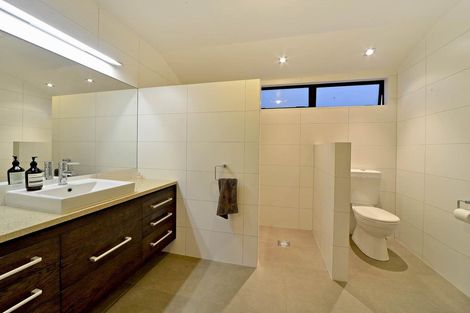 Photo of property in 3a Lynton Road, Bucklands Beach, Auckland, 2012