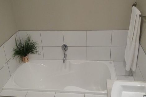 Photo of property in 2 Totara Heights Way, Paihia, 0200