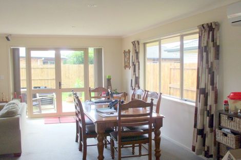 Photo of property in 16 Grabella Place, Papamoa Beach, Papamoa, 3118