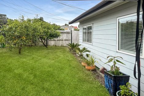 Photo of property in 1/56 Birkdale Road, Birkdale, Auckland, 0626