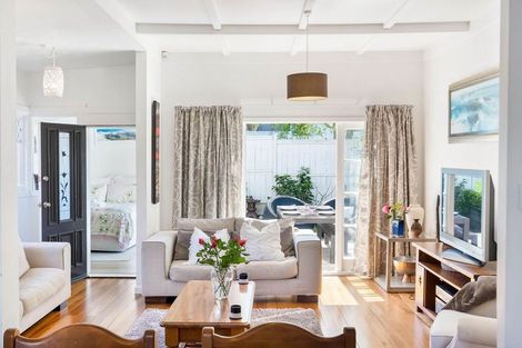 Photo of property in 1/18 Nile Road, Milford, Auckland, 0620