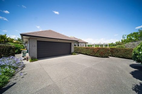 Photo of property in 14 Pescara Point, Karaka, Papakura, 2113