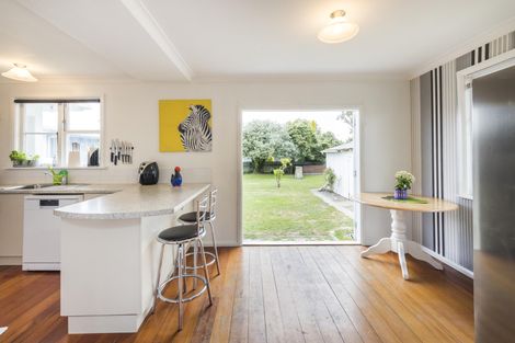 Photo of property in 17 Liverpool Street, Takaro, Palmerston North, 4412