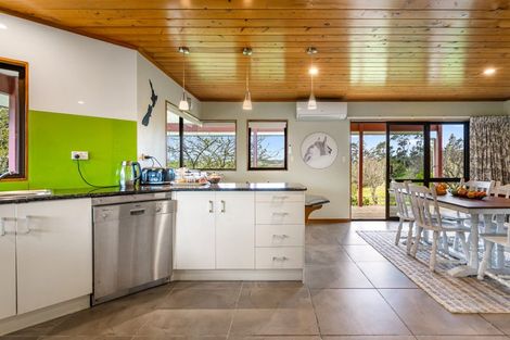 Photo of property in 211 Gray Road, Te Kamo, Kamo, 0185