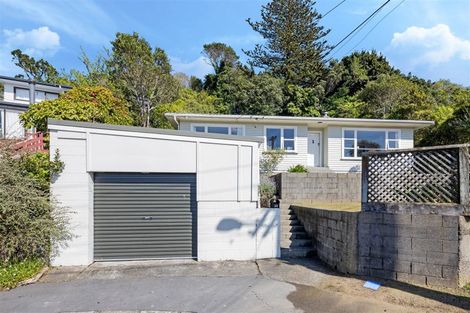 Photo of property in 35 Kahikatea Grove, Paparangi, Wellington, 6037