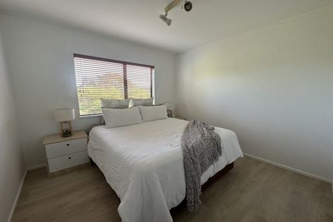 Photo of property in 1/41 Radiata Lane, Chatswood, Auckland, 0626