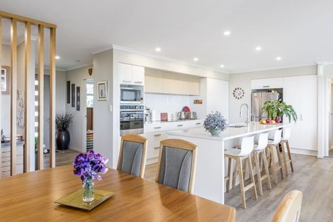 Photo of property in 16 Ruth Craig Place, Stanmore Bay, Whangaparaoa, 0932