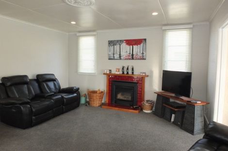 Photo of property in 9 Warren Street, Foxton Beach, Foxton, 4815