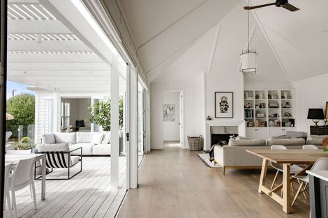 Photo of property in 12 Sandpiper Avenue, Point Wells, 0986