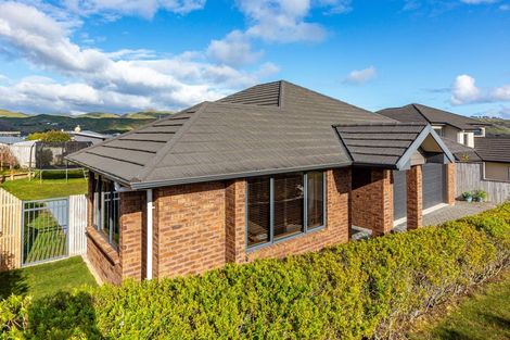 Photo of property in 5 Paparoa Crescent, Aotea, Porirua, 5024