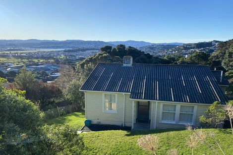 Photo of property in 100 Sidlaw Street, Strathmore Park, Wellington, 6022