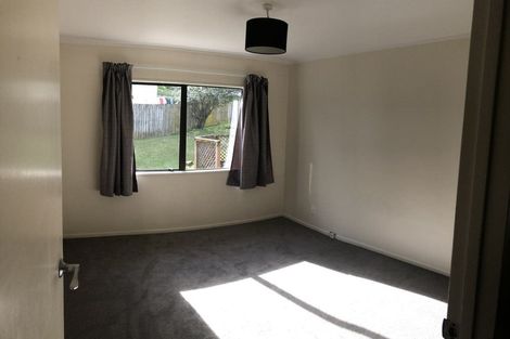 Photo of property in 3 Thalia Place, Totara Vale, Auckland, 0629