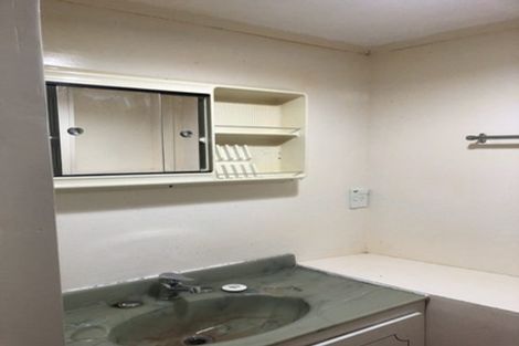 Photo of property in 32a Bancroft Terrace, Newlands, Wellington, 6037