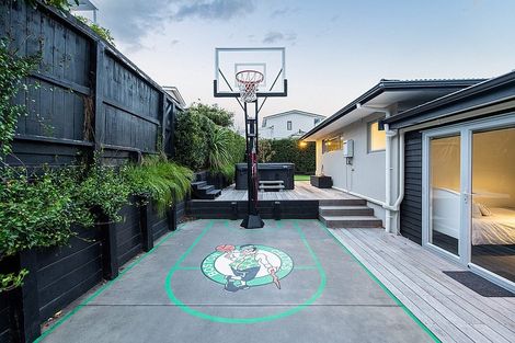 Photo of property in 19a Hyde Road, Rothesay Bay, Auckland, 0630