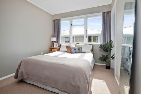 Photo of property in 40 Taylor Terrace, Tawa, Wellington, 5028