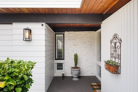 Photo of property in 11 Chilton Grove, Hokowhitu, Palmerston North, 4410