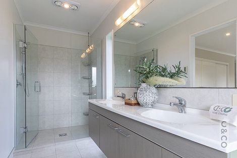 Photo of property in 289 Old North Road, Kumeu, 0892