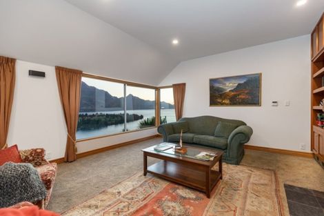 Photo of property in 10 Peregrine Place, Queenstown, 9300
