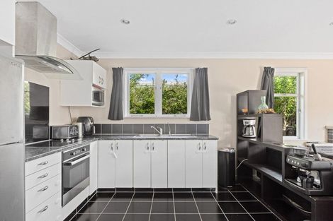 Photo of property in 102 Taikata Road, Te Atatu Peninsula, Auckland, 0610
