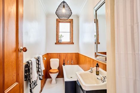 Photo of property in 23 Shannon Street, Mount Victoria, Wellington, 6011