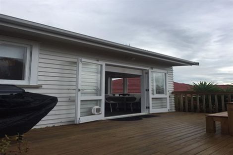 Photo of property in 51 Eastglen Road, Glen Eden, Auckland, 0602