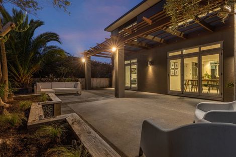 Photo of property in 35 Endeavour Drive, Whitby, Porirua, 5024