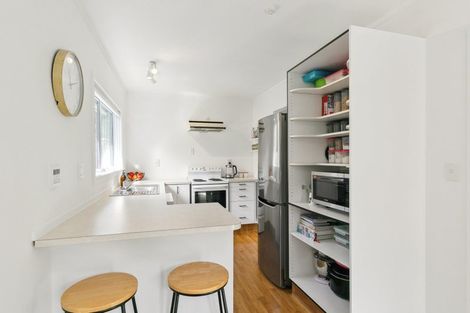 Photo of property in 21 Mexted Terrace, Tawa, Wellington, 5028