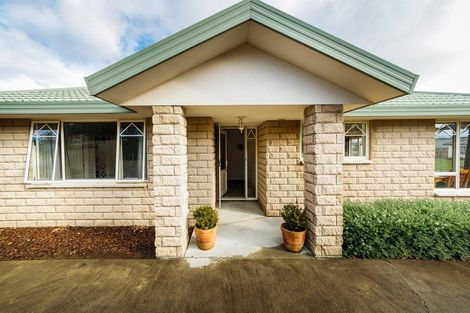 Photo of property in 24 Logan Way, Kelvin Grove, Palmerston North, 4414