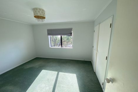 Photo of property in 2/138 Sunset Road, Unsworth Heights, Auckland, 0632