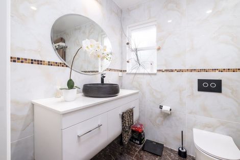 Photo of property in 11 Ingleby Place, Kelston, Auckland, 0602